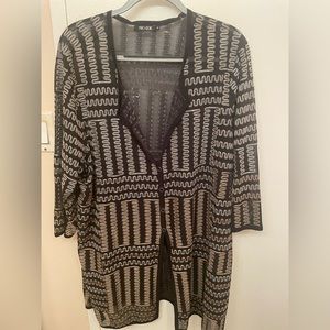 Nic+ Zoe lightweight button-down jacket w metallic looking silver/gold thread.